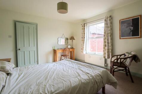 Bedroom 2 (3).jpg