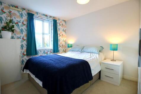 Bedroom 1.jpg