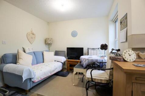 Kitchen-Breakfast area.jpg