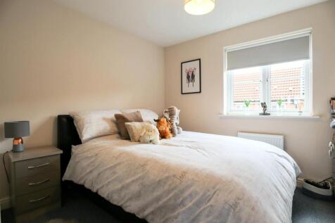 Bedroom 1.jpg
