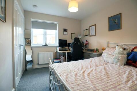 Bedroom 2 (2).jpg