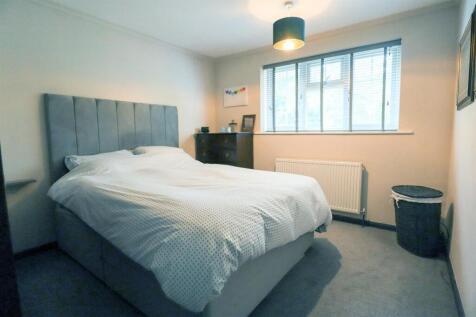 Bedroom 1.jpg
