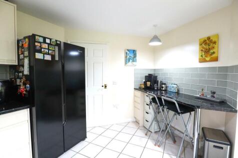 Kitchen 2.jpg