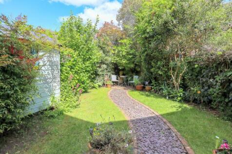Rear garden 1.jpg