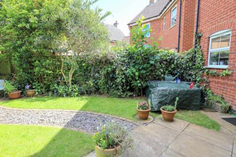 Rear garden 3.jpg