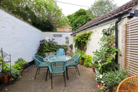 Rear walled garden.jpg