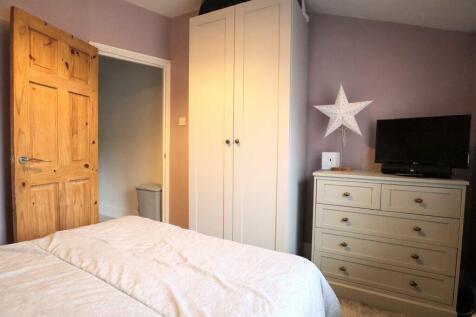 Bedroom 1(2).jpg