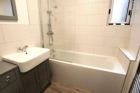 Bathroom (1).jpg