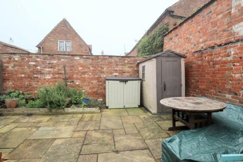 Shared courtyard garden (2).jpg