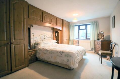 Bedroom 1.jpg