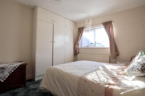 Bedroom 1.jpg
