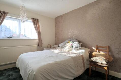 Bedroom 1 (2).jpg
