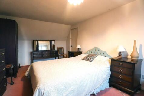 Bedroom 2 (2).jpg