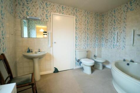 Bathroom.jpg