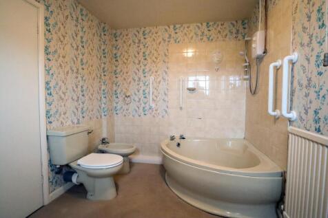 Bathroom (2).jpg