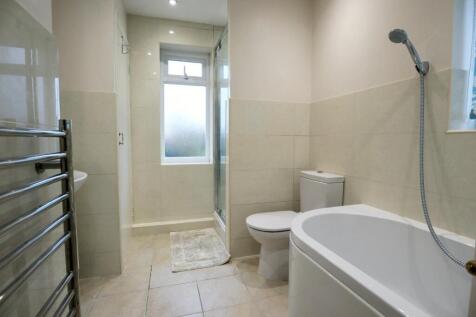 Bathroom (2).jpg