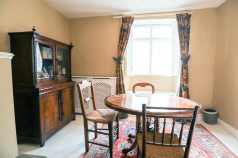 Dining room (2).jpg