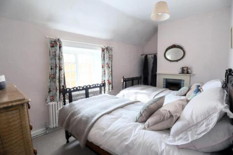 Bedroom 2 (2).jpg