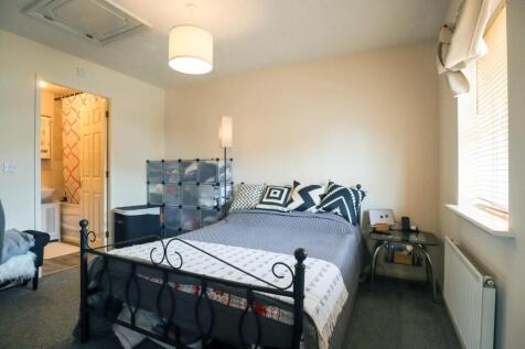 Bedroom 1.jpg