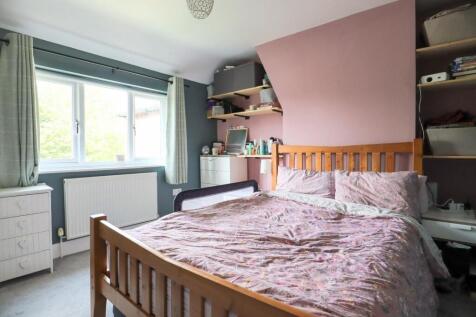 Bedroom 1.jpg