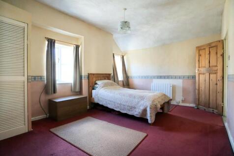 Bedroom 1.jpg