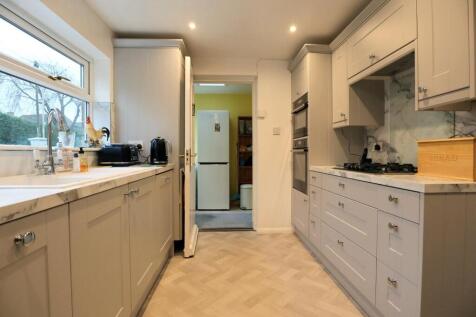 Kitchen (2).jpg
