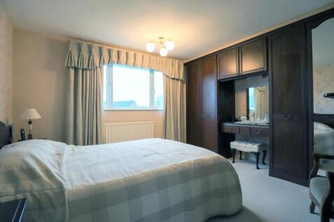 Bedroom 1.jpg