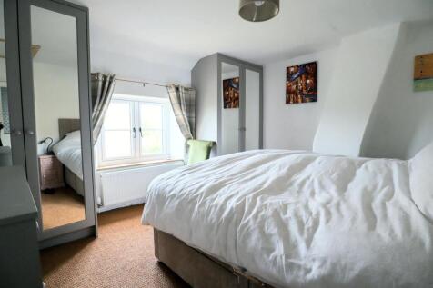 Bedroom 1.jpg