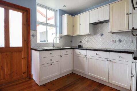 Kitchen (2).jpg