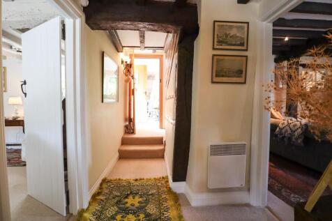 Entrance hallway.jpg