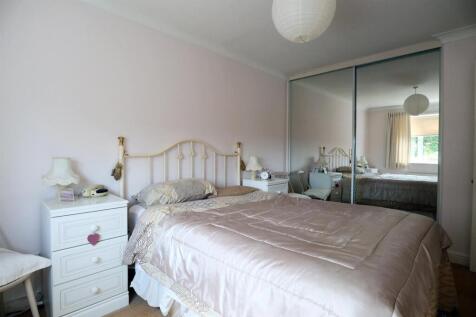 Bedroom 1 (2).jpg
