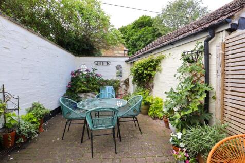 Rear walled garden.jpg