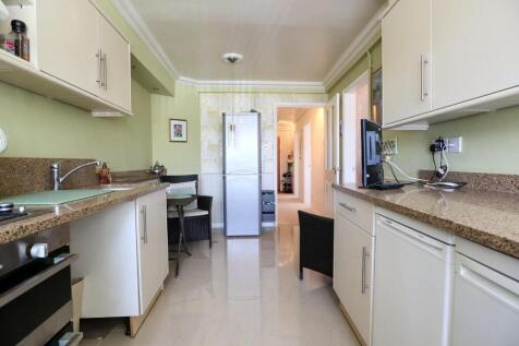 Kitchen (3).jpg