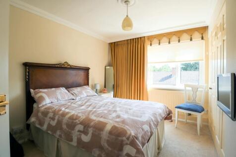 Bedroom 1.jpg