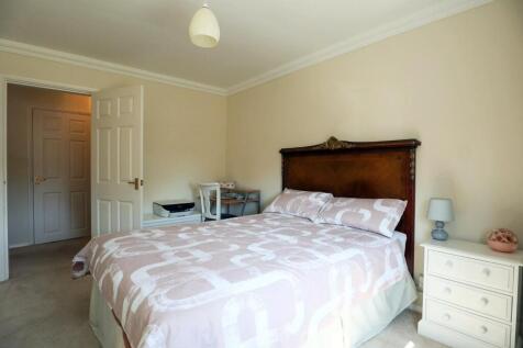 Bedroom 1 (2).jpg