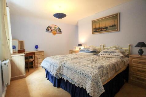 Bedroom 1.jpg