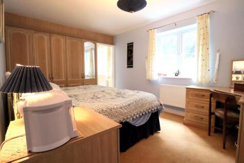 Bedroom 1 (2).jpg