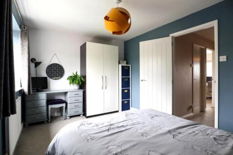 Bedroom 1 (2).jpg