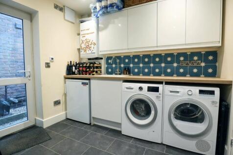 Utility room (2).jpg