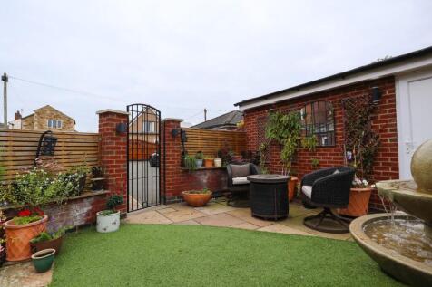 Front garden (3).jpg