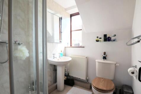 Ensuite shower room.jpg