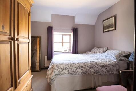 Bedroom 2 (2).jpg