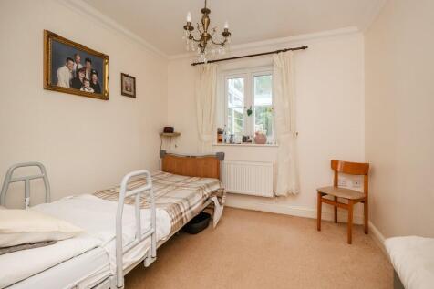 6RectoryClose Bed...