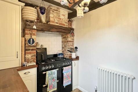 Kitchen b.jpg