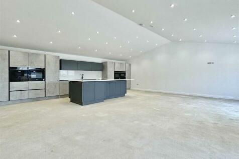 Kitchen:Family Room Cont..jpg