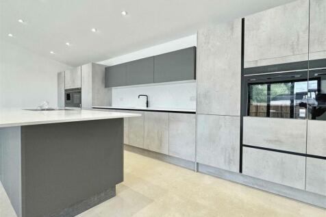 Kitchen Cont..jpg