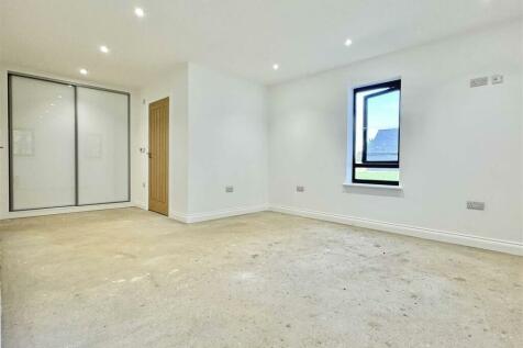 Guest Bedroom Cont..jpg