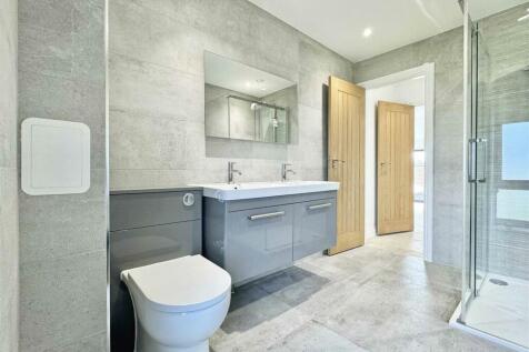 En-Suite To Master Bedroom.jpg