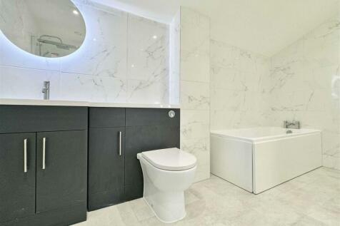 Main Bathroom.jpg