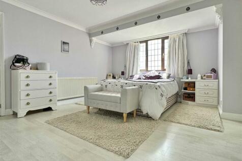 Master Bedroom 2.jpg